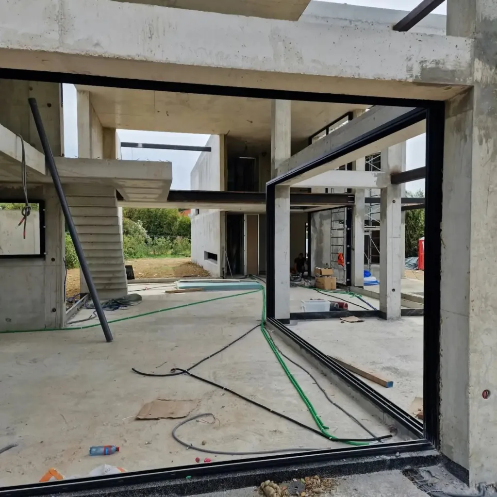 Baie vitree aluminium en chantier